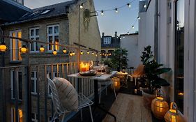 Sanders Leaves - Chic Three-Bedroom Apartment In Downtown Copenhagen