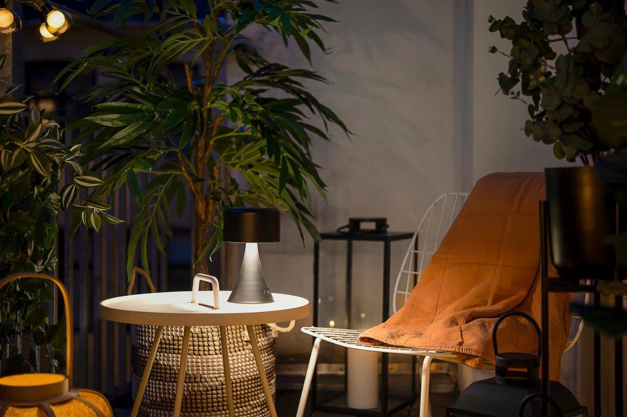 Sanders Leaves - Chic Three-Bedroom Apartment In Downtown Köpenhamn Exteriör bild