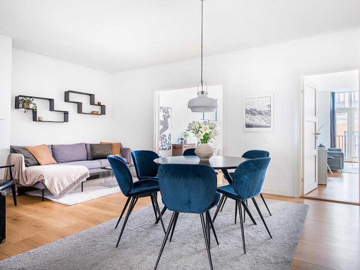 Sanders Leaves - Chic Three-Bedroom Apartment In Downtown Köpenhamn Exteriör bild