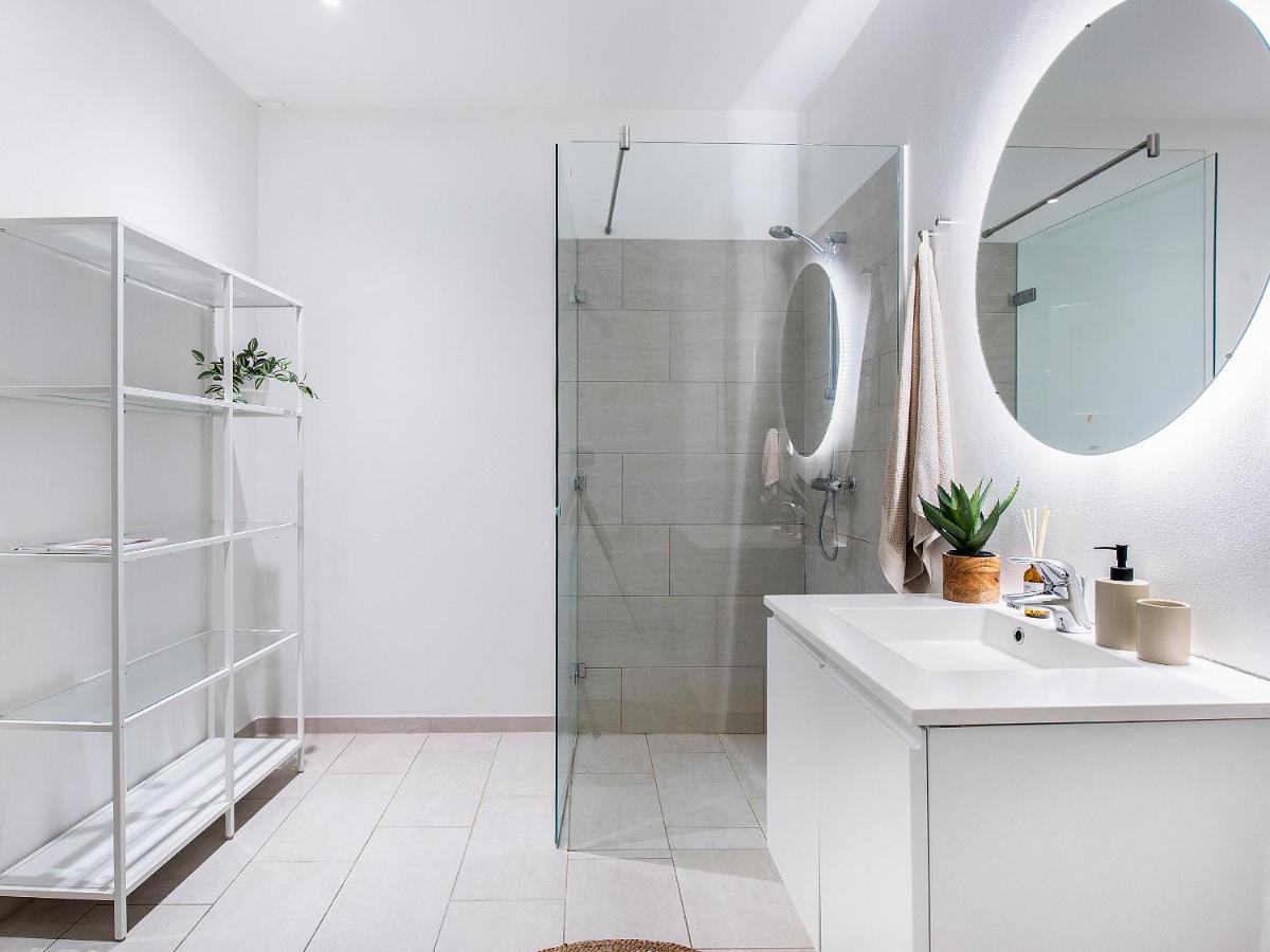 Sanders Leaves - Chic Three-Bedroom Apartment In Downtown Köpenhamn Exteriör bild