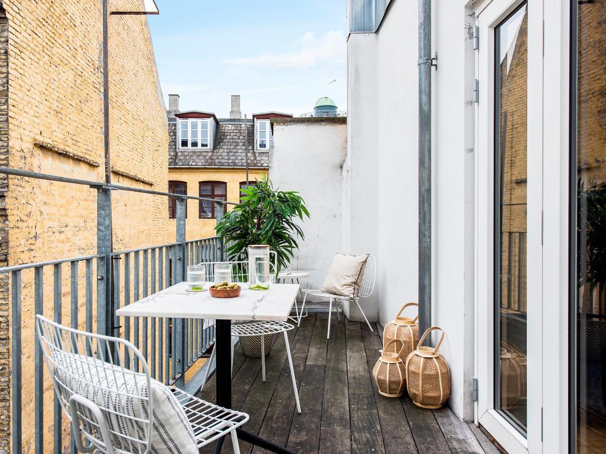 Sanders Leaves - Chic Three-Bedroom Apartment In Downtown Köpenhamn Exteriör bild