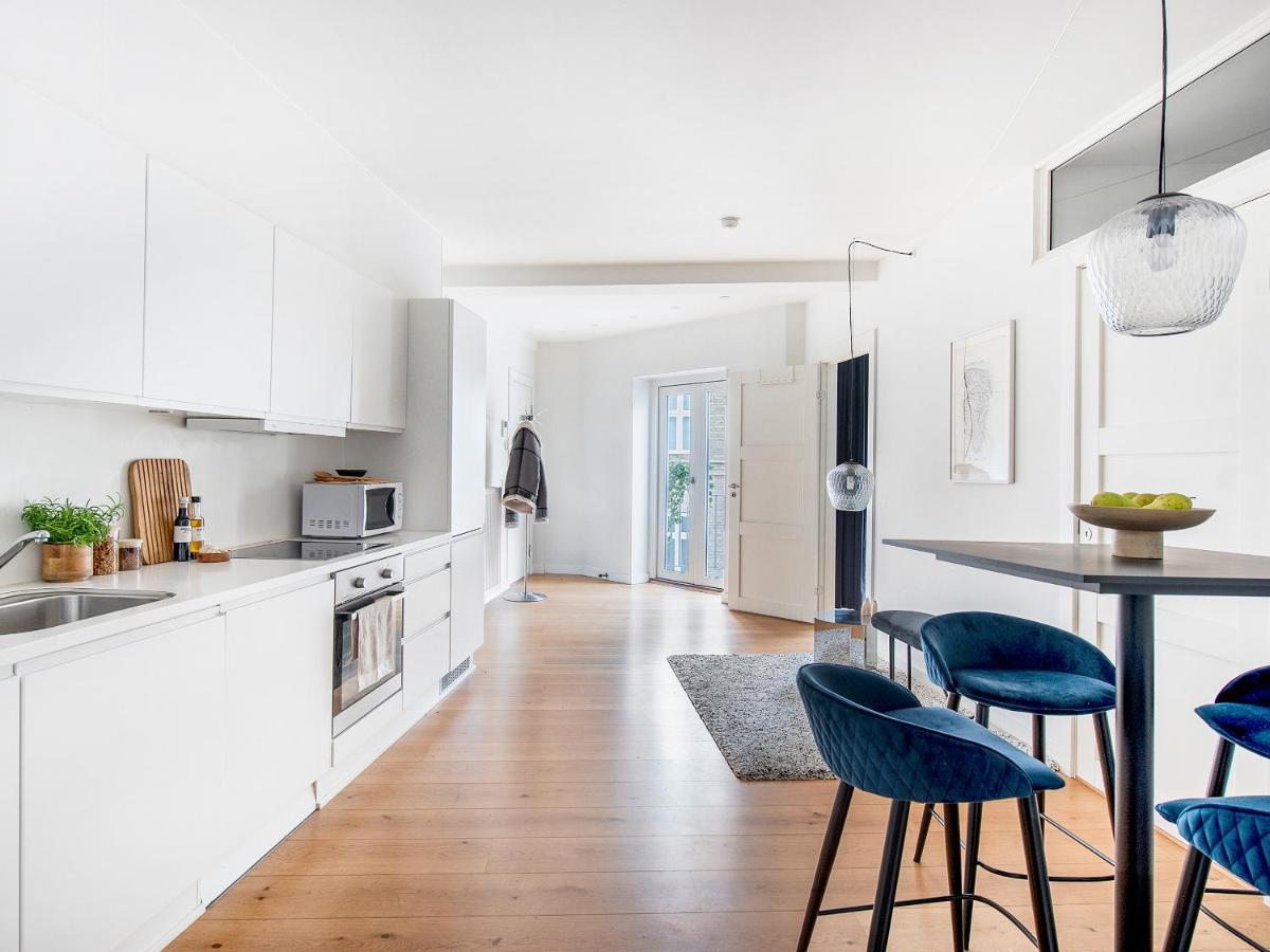 Sanders Leaves - Chic Three-Bedroom Apartment In Downtown Köpenhamn Exteriör bild