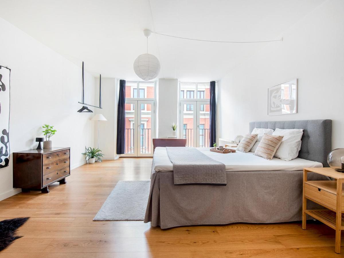 Sanders Leaves - Chic Three-Bedroom Apartment In Downtown Köpenhamn Exteriör bild
