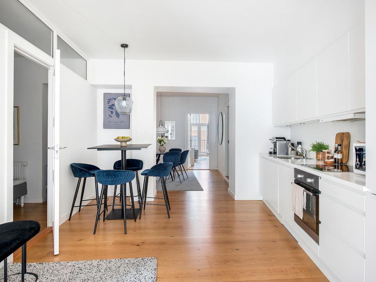 Sanders Leaves - Chic Three-Bedroom Apartment In Downtown Köpenhamn Exteriör bild
