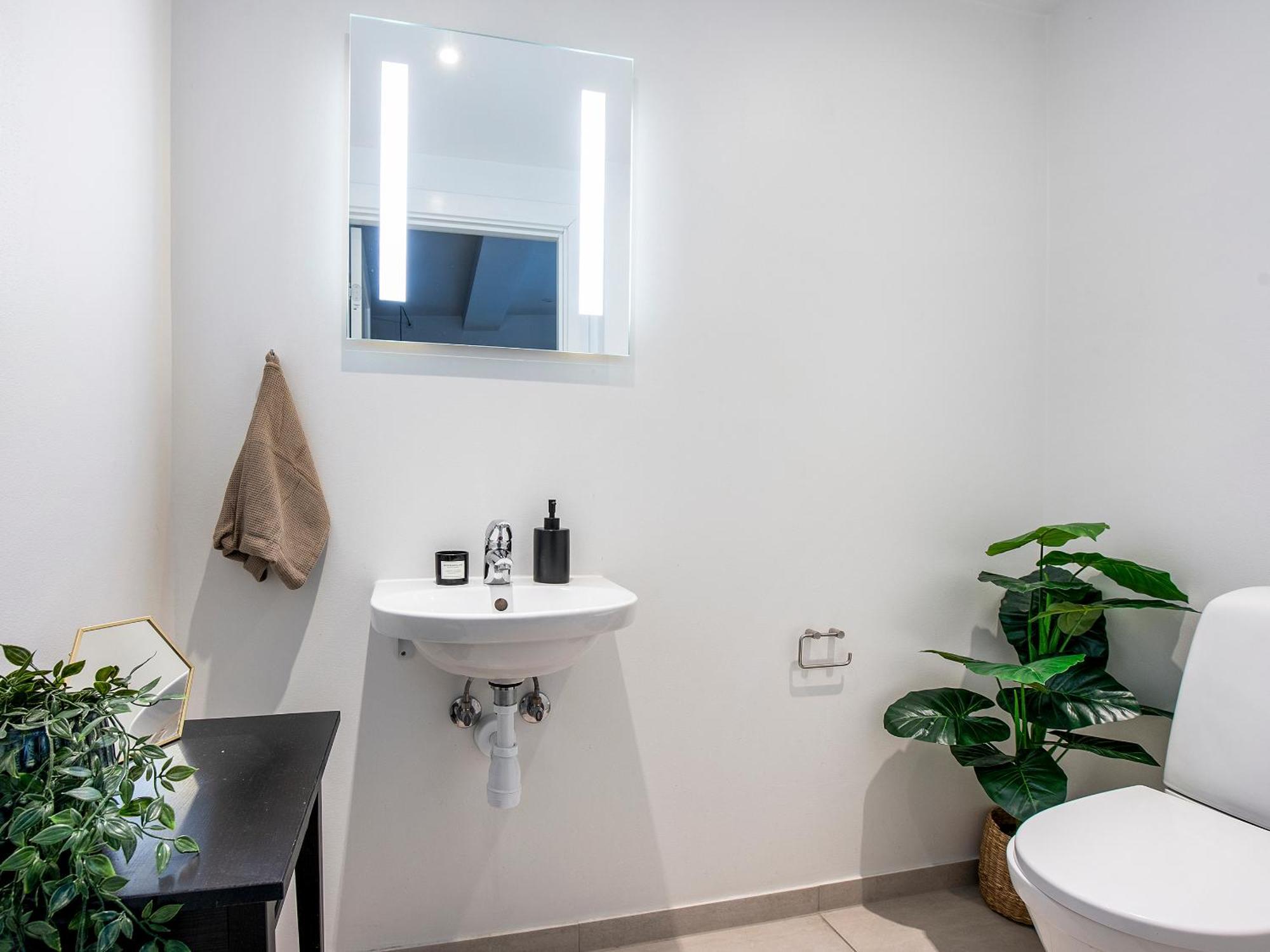 Sanders Leaves - Chic Three-Bedroom Apartment In Downtown Köpenhamn Exteriör bild